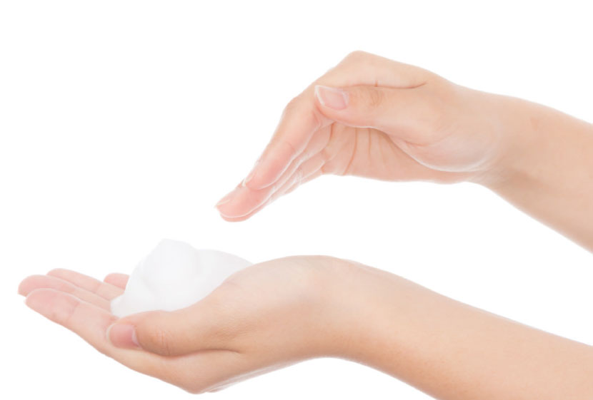 沢山の泡で洗顔